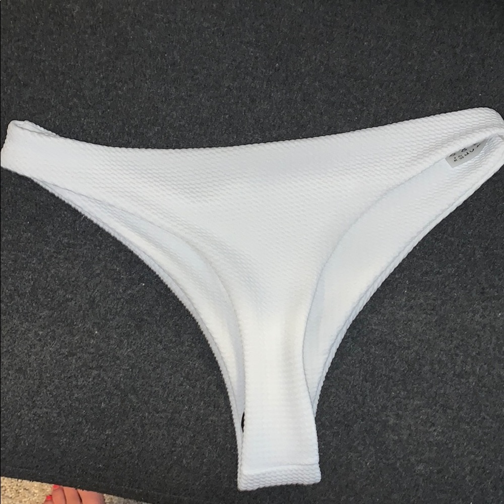 White cheeky bikini bottoms